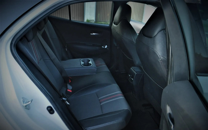Toyota Corolla cena 94900 przebieg: 33000, rok produkcji 2020 z Drezdenko małe 667